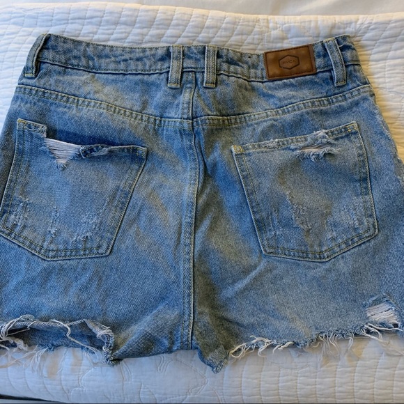 RVCA Shorts - Picture 2 of 3